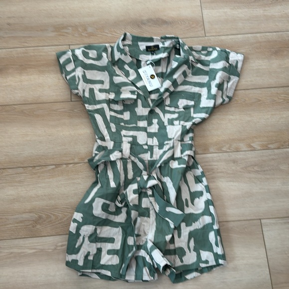 D'IYANU Asale Women's Romper SZ MEDIUM. NWT - Picture 5 of 9